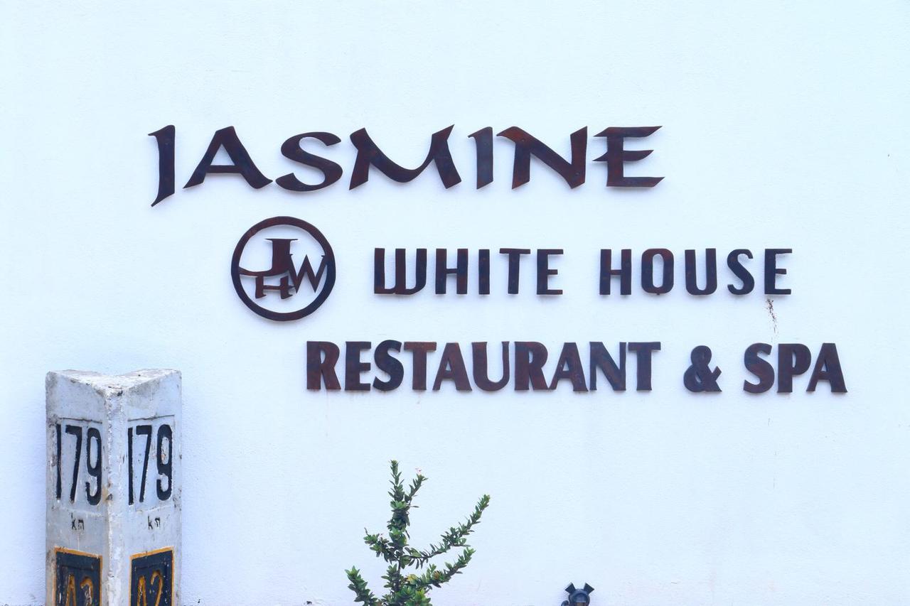 Jasmine White House Restaurant & Spa 디크웰라 외부 사진